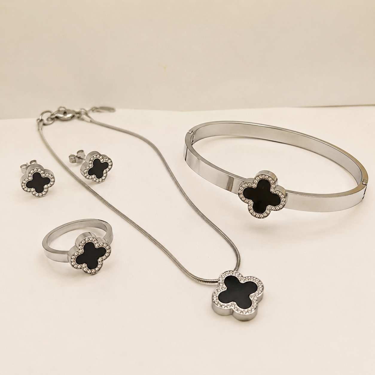 Elegant Black Clover 4-Piece Jewelry Set