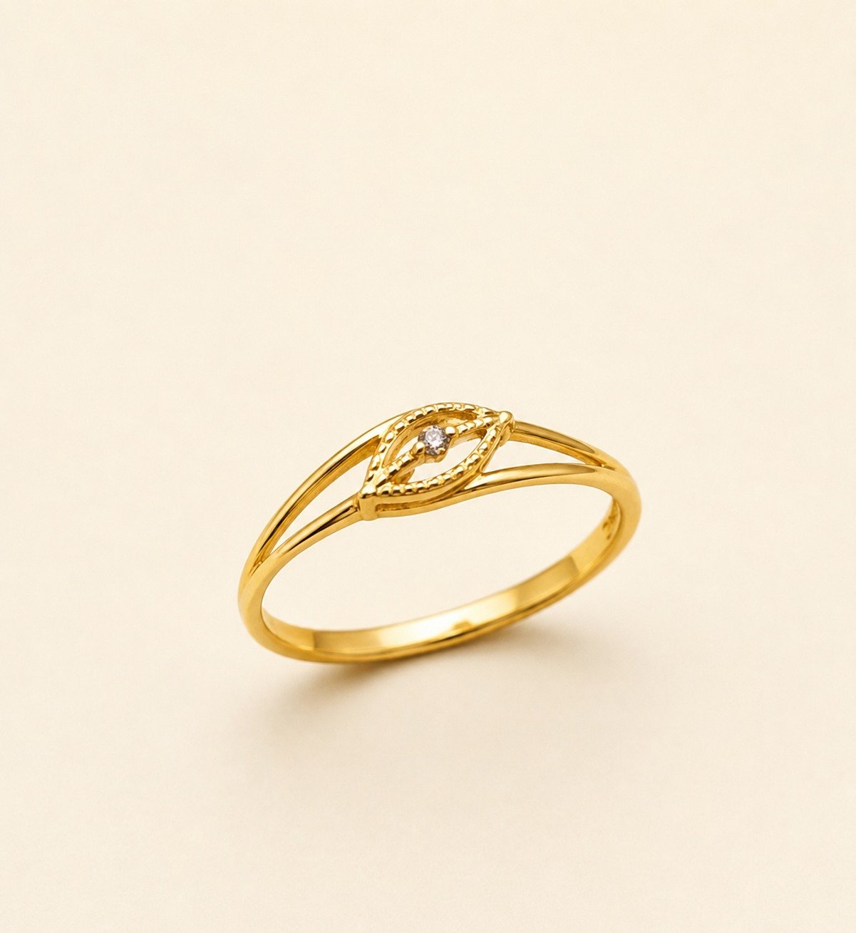 Elegant Diamond Eye Gold Ring